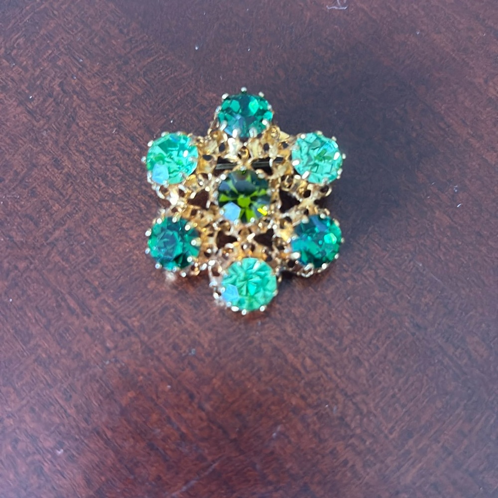 Green rhinestone gold brooch pin vintage
